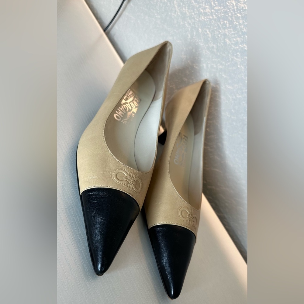 Vintage Salvatore Ferragamo Black&Beige Two
Tone Heels